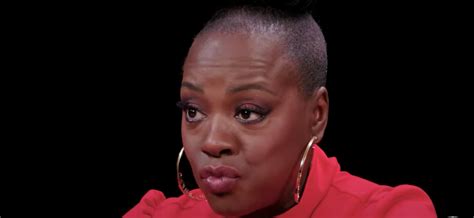 Hot Ones Viola Davis Gives A Master Class While Eating Spicy Wings Energy