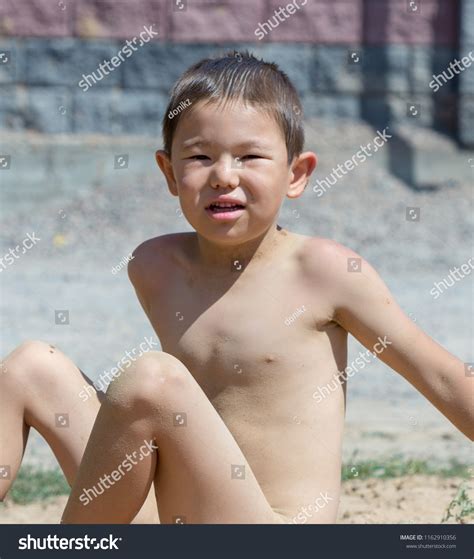 Children Lie Naked Sand库存照片 Shutterstock