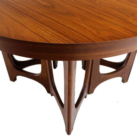 Walker edison 4 person mid century modern round wood kitchen dining tabledining room kitchen table set dining chairs set walnut brown 46 inch 4.3 out of 5 stars 32 $235.99 $ 235. Mid-Century Modern Walnut Round Dining Table at 1stdibs
