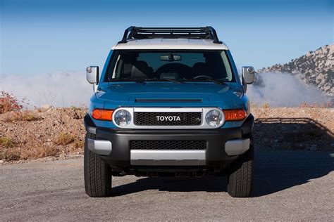 When closing it line right back up. TOYOTA FJ Cruiser - 2011, 2012, 2013, 2014, 2015, 2016 ...