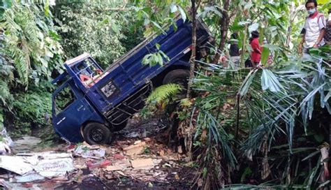nusabalicom truk jatuh  jurang tukad tambling  tewas  selamat
