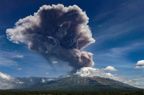 Incredible Photos Of The Worlds Most Dangerous Volcanoes