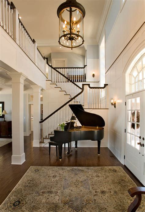 Use scissors to cut the wire down the center so that each side is about an inch or an inch and a half long. Beach House - Home Bunch - An Interior Design & Luxury ...