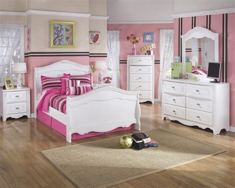 Ashley White Bedroom Set Ashley Furniture Exquisite Sleigh Bedroom Set In White In 2020