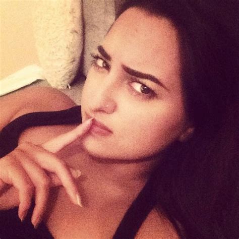 7 Times Sonakshi Sinha Selfies Proved That She Is A Selfie Queen Let