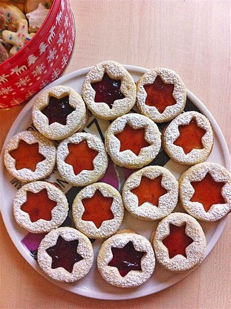 Vanillekipferl (vanilla crescent cookies) are traditional german christmas cookies made with ground nuts! 295 best German Christmas Cookies images on Pinterest ...