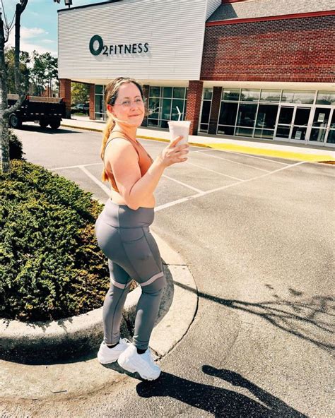 Teen Moms Jenelle Evans Shows Off Her Curves In Skintight Leggings
