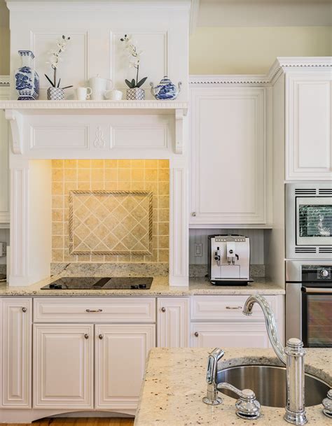 So what size should be a kitchen apron in your kitchen? Beautiful, traditional white kitchen design with ceiling ...