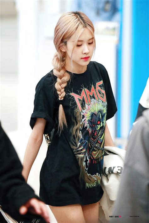 Pin By Mrrss Hzz On Rose Blackpink Airport Style Blackpink Fashion Rose Outfits Rosé