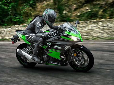 Kawasaki ninja 300 2014 green. 2017 Kawasaki Ninja 300 Launched In India For Rs 3.64 Lakh ...