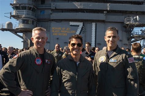 Top Gun Archive On Twitter Tom Cruise With The Leadership Of Uss