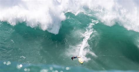 Photos Capture Drama Of Big Wave Surfing On Hawaiis North Shore Los