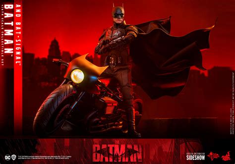 batman and bat signal collectible set by hot toys sideshow collectibles batman figures action