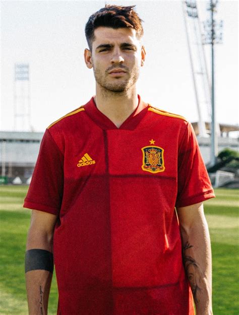Gerard moreno envió el penalti al palo | efe. Camiseta Adidas de España Euro 2020