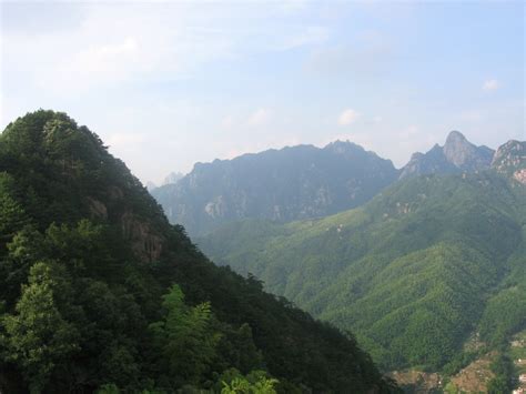 Located across the basins of the yangtze river and the huai river, it borders jiangsu to the east. Anhui - Wikipedia
