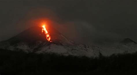 Eruzione dell'etna del 28 febbraio 2017. Eruzione Etna, cenere e lapilli. Chiuso aeroporto di Catania