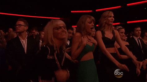 17 Times Watching Taylor Swift And Her Famous Friends React To The Amas