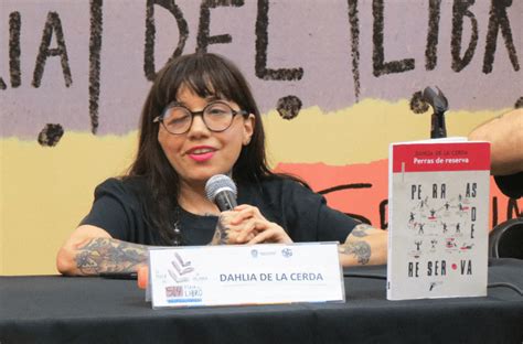 Dahlia de la Cerda presenta otra versión de su libro Perras de reserva