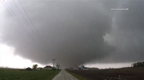 Video Tornadoes Tear Through The Midwest Abc News