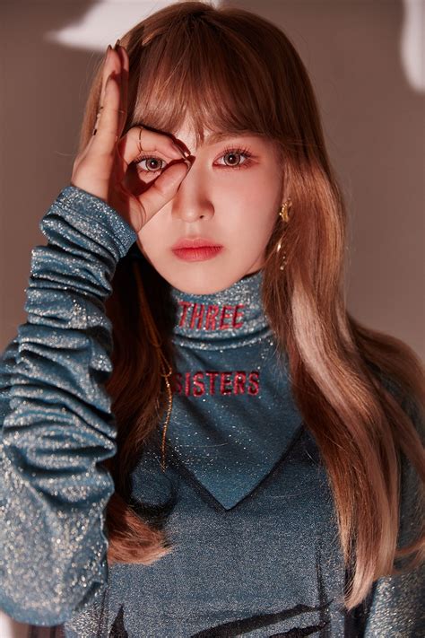 Wendy was assigned to represent the color blue and chosen to be the main vocalist of red velvet, which debuted on august 1, 2014. Wendy (Red Velvet) Profile - K-Pop Database / dbkpop.com