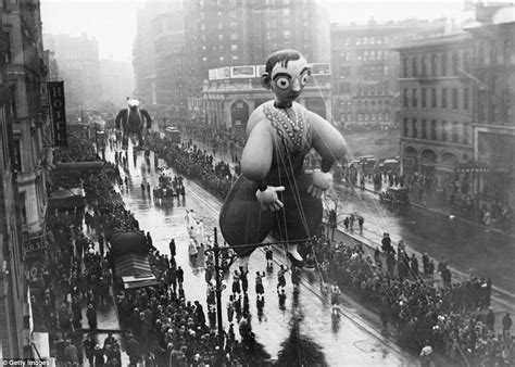 A History Of Macy S Thanksgiving Parade From The 1930s To Today Daily Mail Online