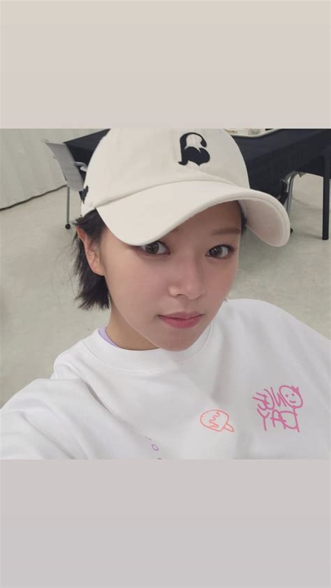 Jeongyeon Instagram Story Update Jeongyeon Selca 9gag