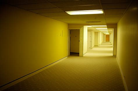 Why Are Liminal Spaces Eerie? The Case of The Backrooms | ArchDaily
