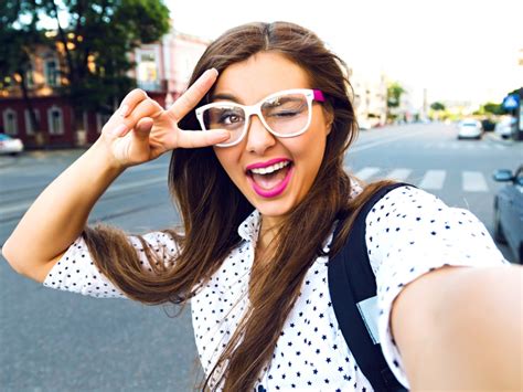 How To Take The Perfect Selfie Just Got A Lot More Scientific Using A