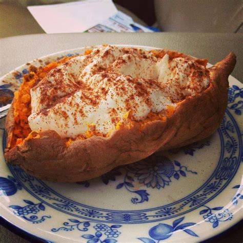Esta semana me concentré en buscar deliciosas y sencillas opciones de desayuno para compartirles. Baked (sweet) potatoes with filling ideas - Mikaela Duffy