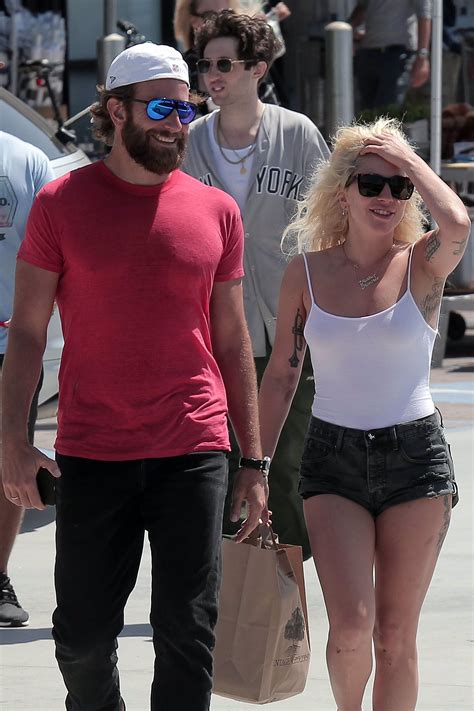 Maybe you would like to learn more about one of these? ¿Qué hacen juntos Bradley Cooper y Lady Gaga?