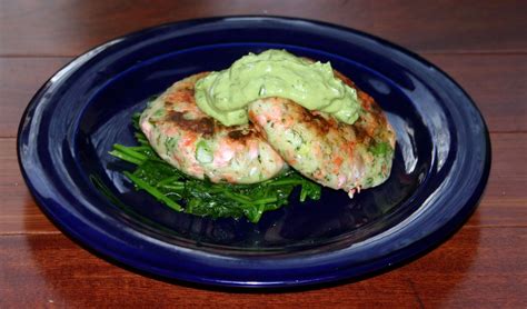 These salmon cakes are light, healthy and a perfect holiday appetizer! AIP Salmon Cakes With Avocado Aioli | Salmon cakes, Aip ...