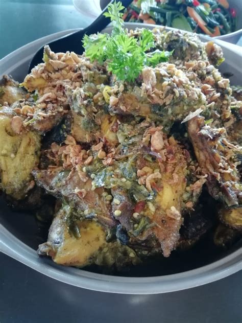 Mulai dari sambal bawang hingga sambal ijo, semua pas buat ayam goreng. Resep Ayam Goreng Sambal Ijo Khas Masakan Padang Super ...