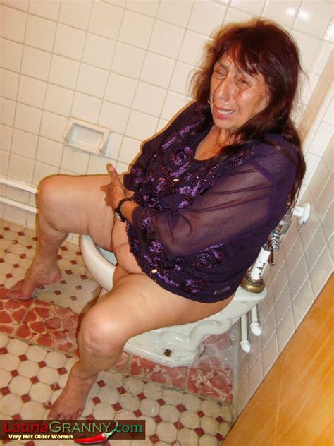 Granny Pics Daily Free Gallery Granny Show Body On Toilet