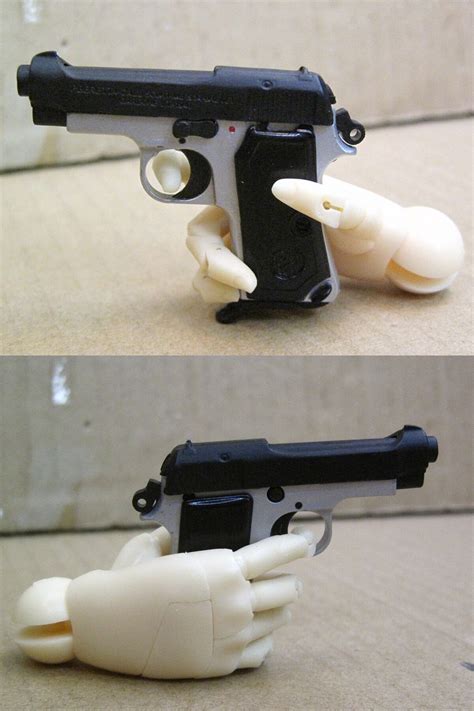 13 Scale Miniature Model Kit Pistol Beretta M1935 Black Sliver Color