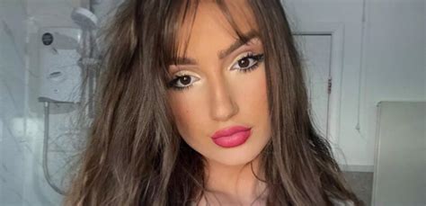Bullied Girl Turns Model And Defies Troll Who Said She Was Hit With Ugly Stick I Know All News