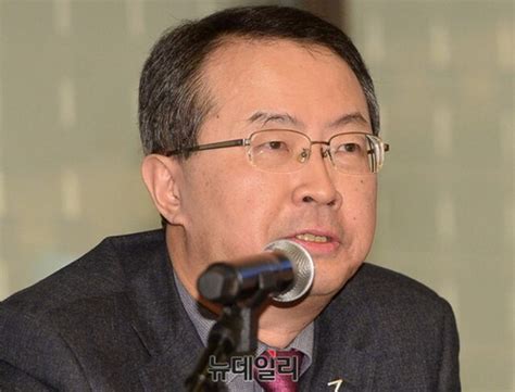 What does 대표 이사 (daepyo isa) mean in korean? '생리휴가 반려' 김수천 前아시아나 대표 벌금형 | Save Internet ...