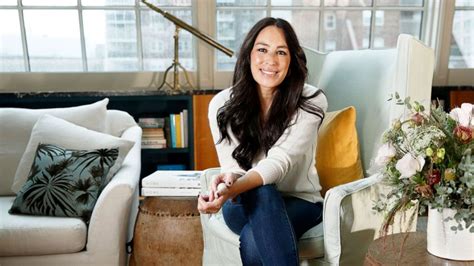 Born in kansas and raised in texas, joanna gaines met her husband chip at baylor university where she majored in communications. Why Joanna Gaines is striving for 'wholeness' and not 'balance' | GMA