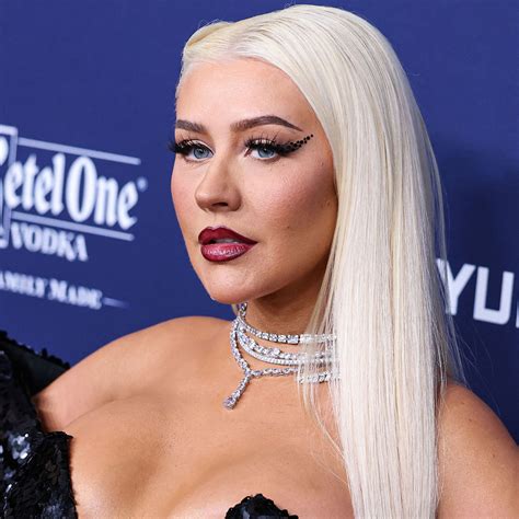 Christina Aguilera Shows Off Stunning Waist Length Wavy New Hair On Instagram