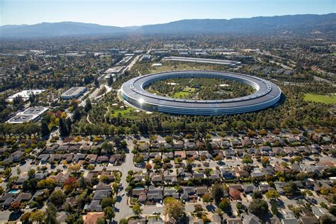 Apple Encourages Silicon Valley Staff To Work From Home On Virus
