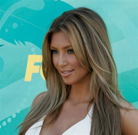 Kim Kardashians Latest Look Brunette Beauty Goes Blonde