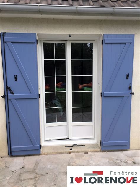 Volets brocante / anciens panneaux de fenêtres. Une réalisation signée Lorenove ! Porte-fenêtre PVC et ...
