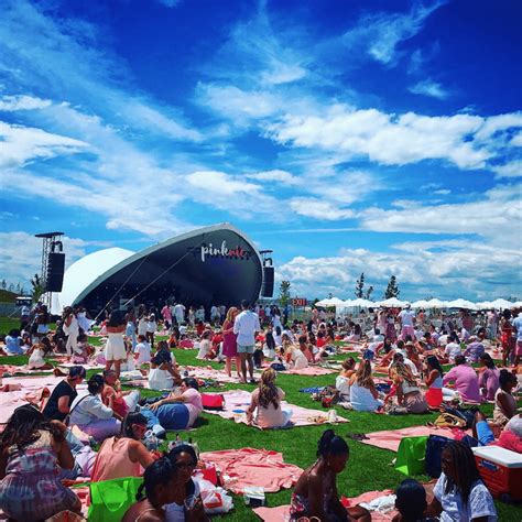 Governor's island is a 3.4 kilometer moderately trafficked loop trail located near new york city, new york that offers scenic views and is good for all skill levels. Pinknic: A High End NYC Rosé Party at Governors Island ...