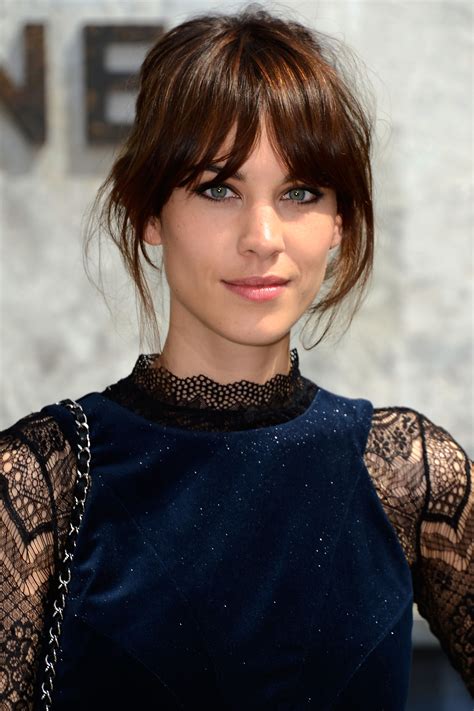 8 Of The Best Hairstyles For Long Faces Alexa Chung Hair Hair Styles