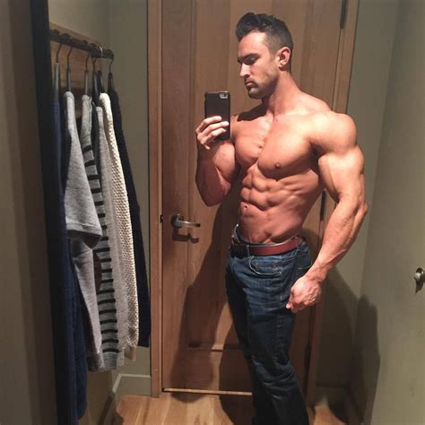 Sexy Strong Shirtless Men Straight Muscular Alpha Hunk Dylan Thomas Selfie