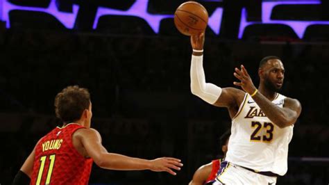 Do not miss lakers vs hawks game. Lakers vs Hawks: LeBron James (33+12) activa el modo MVP ...