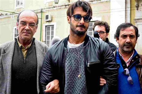 Fabrizio maria corona (catania, 29 martie 1974) este un antreprenor și un personaj al televiziunii italiane. Fabrizio Corona rischia il suicidio? Ne parla il medico
