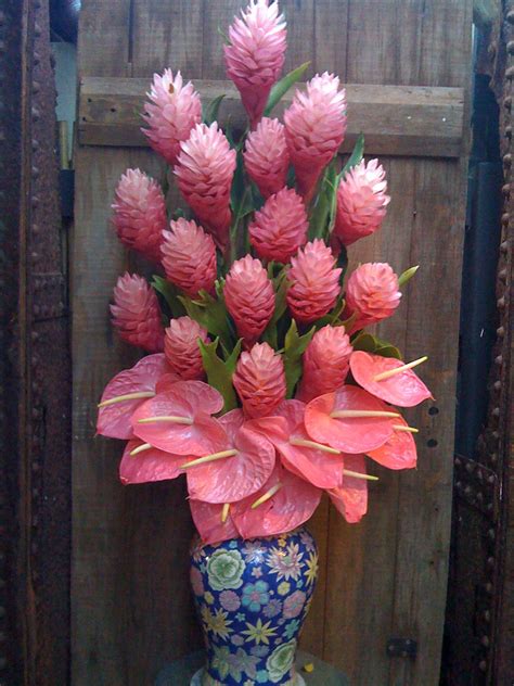 Tropical wedding flower bouquet, bridal bouquet, wedding flowers, add pic source on comment and we will update it hawaiian wedding inspiration. Pin de Sunny Jordan em Flower Arrangement - Inspiring ...