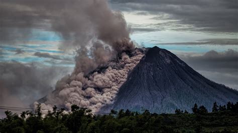 Sinabung Eruptive Plume And Pyroclastic Flows On 12012018 At 822