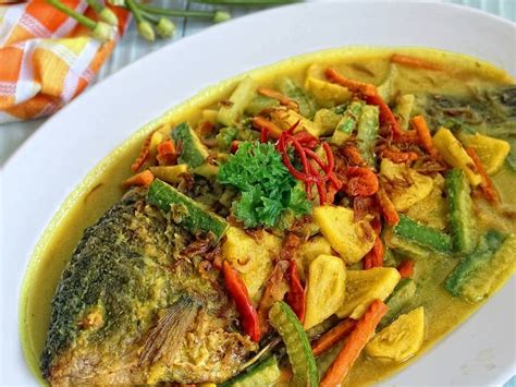 Ikan Bumbu Kuning Kuliner Indonesia