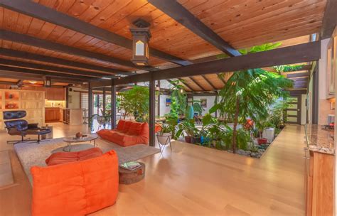 Midcentury Modern With Roman Inspired Atrium Asks 809k Modern